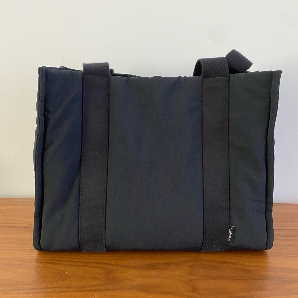 lululemon black padded boxy tote bag - Picture 8 of 15